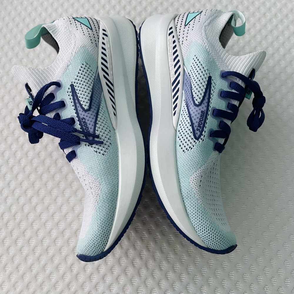 Brooks Levitate StealthFit GTS 5